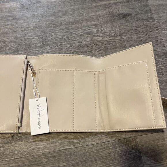 Mark & Graham Women's Tri-Fold Wallet Vegan Leather Tan Color Medium-Sized - Picture 5 of 10